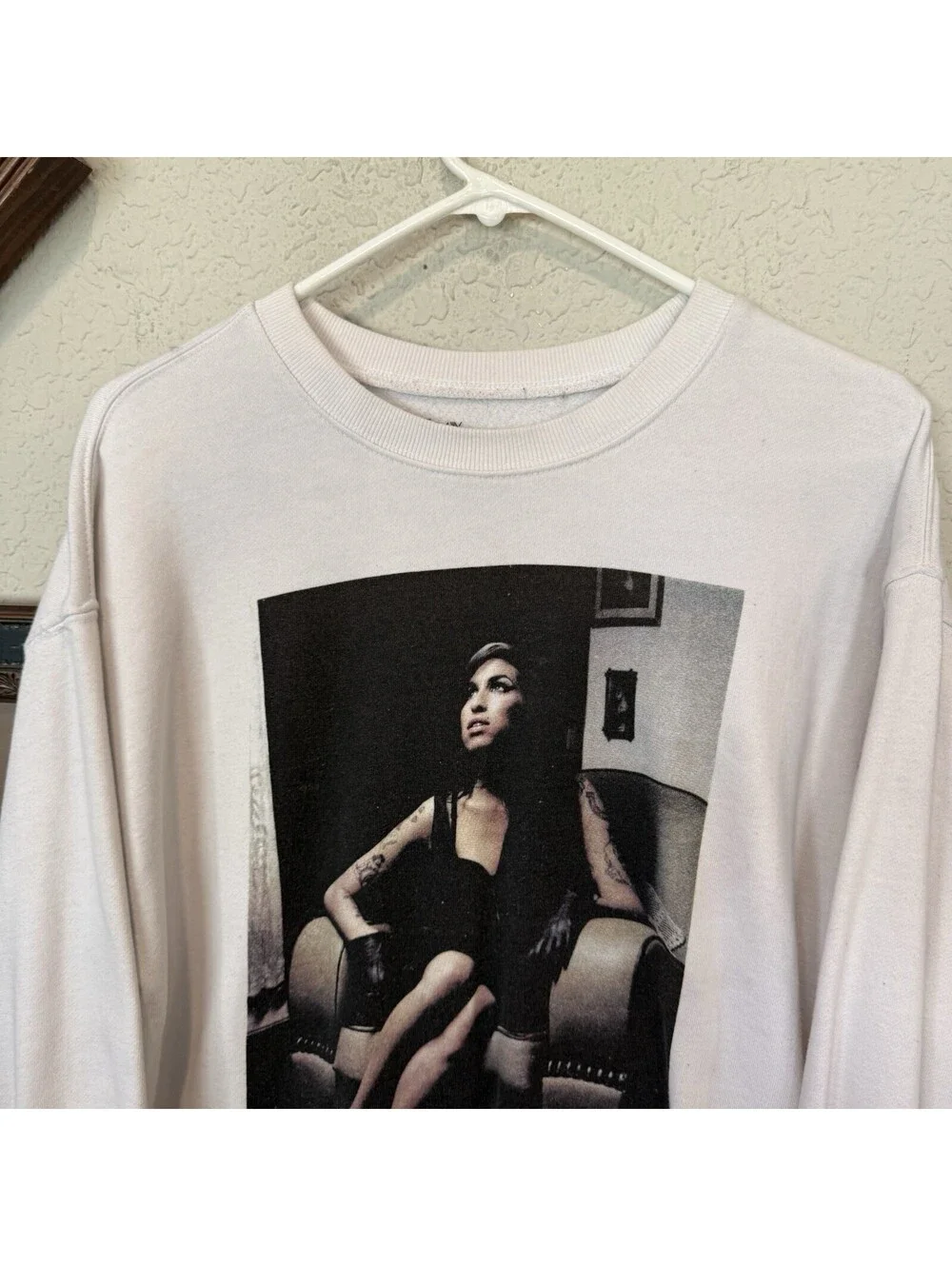 Vintage 00s RARE Mens Amy Winehouse White Portrait Pop Sweatshirt Size Large